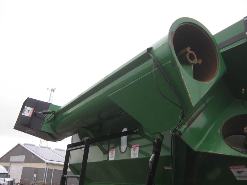 Grain Cart  J&M 750 - 18 Grain Cart  Photo